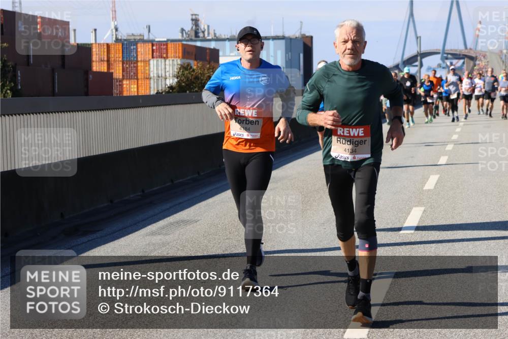 03.10.2025 - Köhlbrandbrückenlauf Strokosch-Dieckow http://msf.ph/oto/9117364 03.10.2025 12:52:46 Position 3 4184, 4134 meine-sportfotos.de