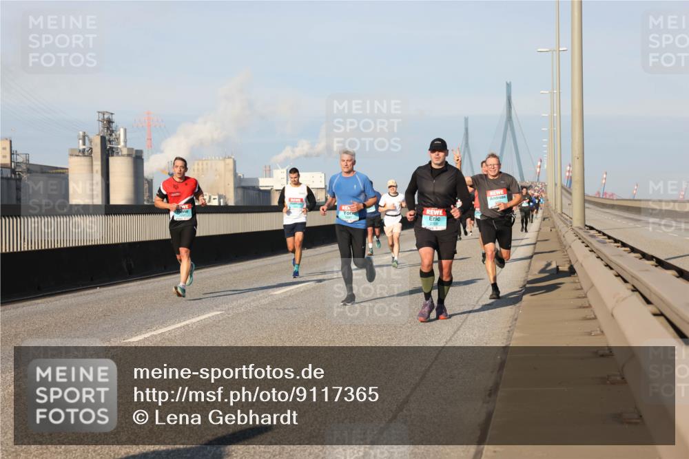 03.10.2025 - Köhlbrandbrückenlauf Lena Gebhardt http://msf.ph/oto/9117365 03.10.2025 09:44:25 Position 2  meine-sportfotos.de