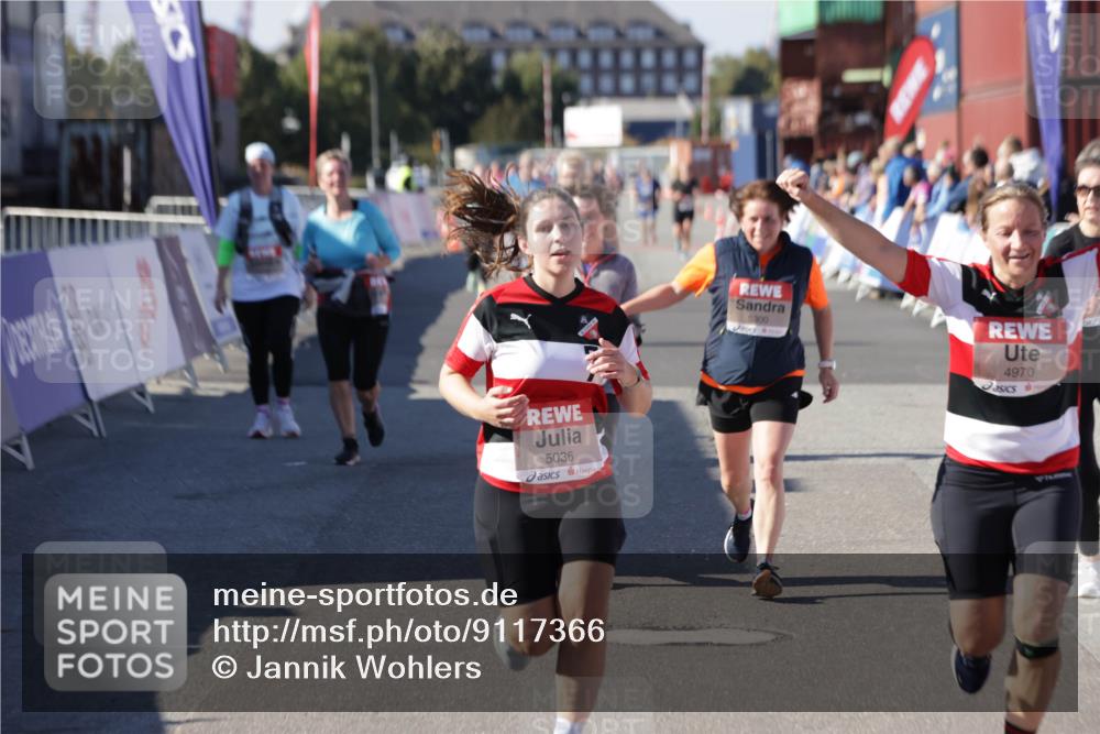 03.10.2025 - Köhlbrandbrückenlauf Jannik Wohlers http://msf.ph/oto/9117366 03.10.2025 13:33:56 Ziel 4919, 4970, 5036, 5074, 5077, 5300, 6246, 6420, 6421 meine-sportfotos.de