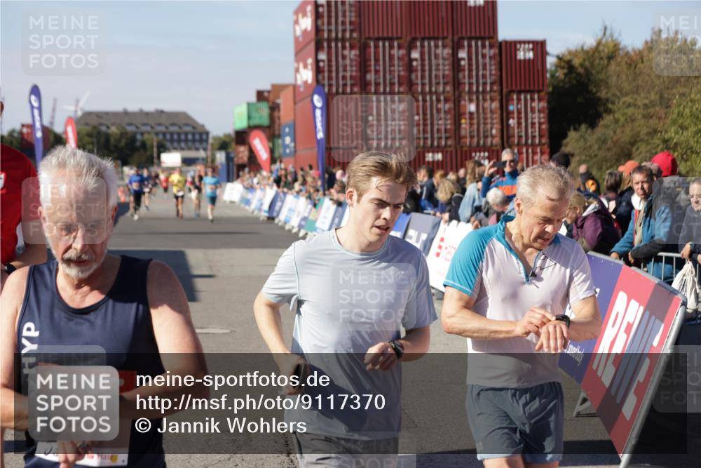 03.10.2025 - Köhlbrandbrückenlauf Jannik Wohlers http://msf.ph/oto/9117370 03.10.2025 13:03:04 Ziel 4095, 4137, 4203, 4279, 4294, 4747, 6655, 6770 meine-sportfotos.de