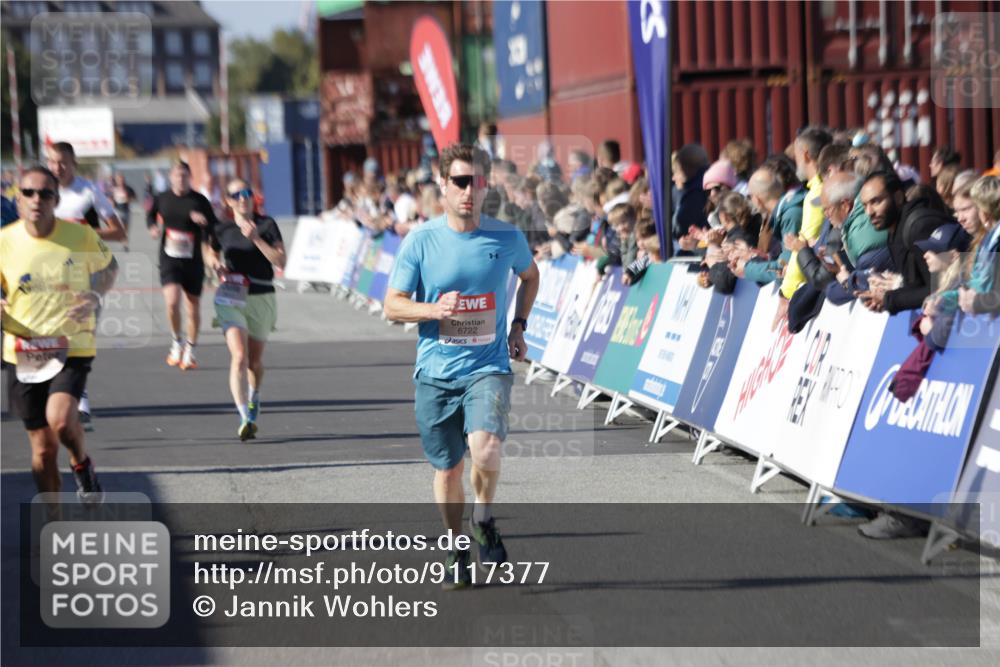 03.10.2025 - Köhlbrandbrückenlauf Jannik Wohlers http://msf.ph/oto/9117377 03.10.2025 13:03:10 Ziel 4085, 4294, 4856, 5048, 6279, 6655, 6722, 6770, 6784 meine-sportfotos.de