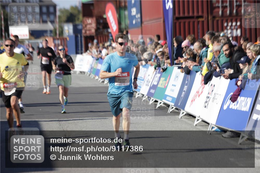 03.10.2025 - Köhlbrandbrückenlauf Jannik Wohlers http://msf.ph/oto/9117386 03.10.2025 13:03:10 Ziel 4085, 4294, 4856, 5048, 6279, 6655, 6722, 6770, 6784 meine-sportfotos.de