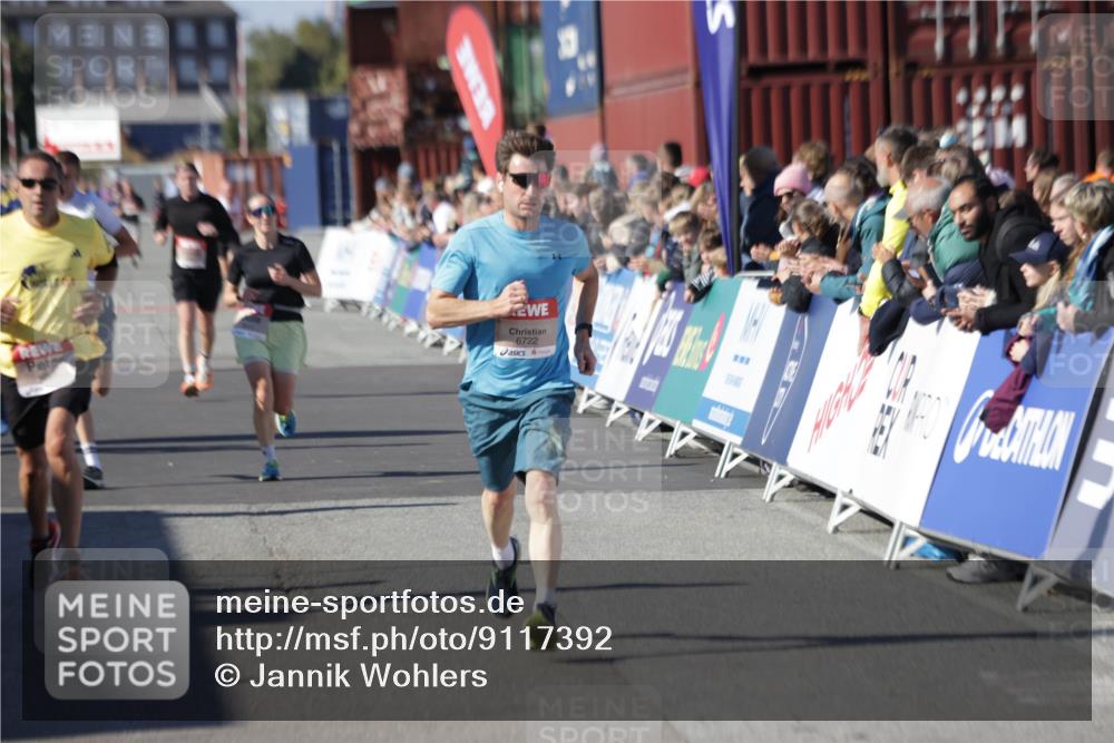03.10.2025 - Köhlbrandbrückenlauf Jannik Wohlers http://msf.ph/oto/9117392 03.10.2025 13:03:10 Ziel 4085, 4294, 4856, 5048, 6279, 6655, 6722, 6770, 6784 meine-sportfotos.de