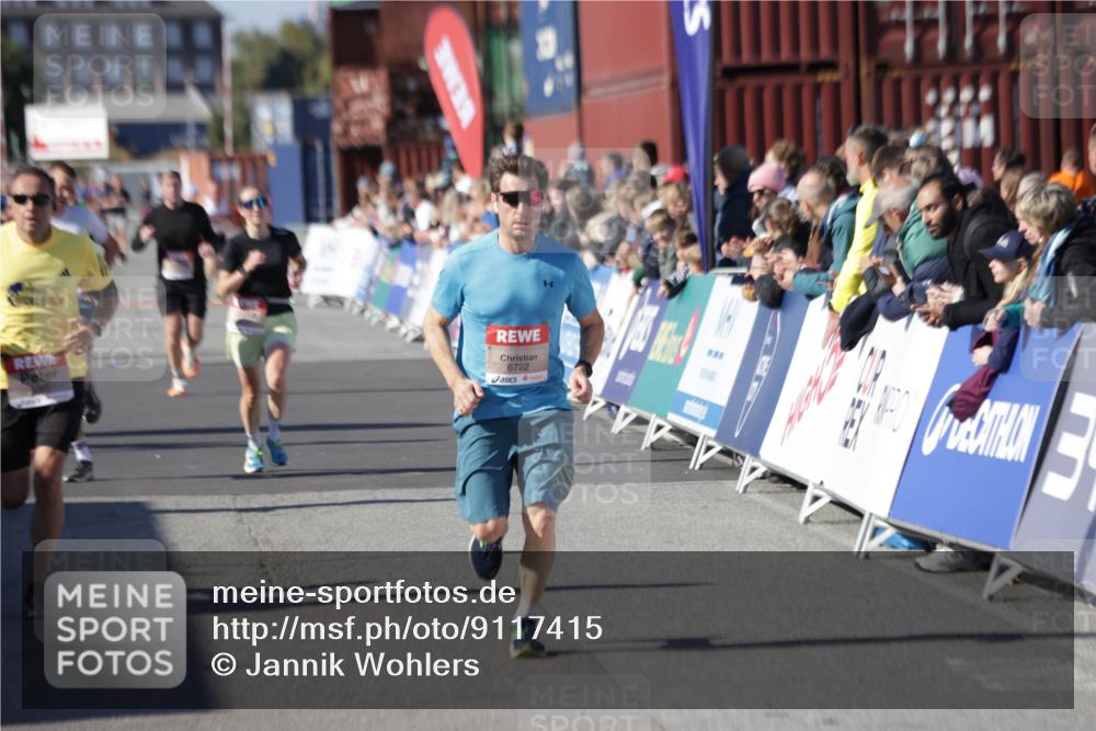 03.10.2025 - Köhlbrandbrückenlauf Jannik Wohlers http://msf.ph/oto/9117415 03.10.2025 13:03:10 Ziel 4085, 4294, 4856, 5048, 6279, 6655, 6722, 6770, 6784 meine-sportfotos.de