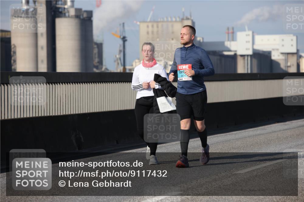 03.10.2025 - Köhlbrandbrückenlauf Lena Gebhardt http://msf.ph/oto/9117432 03.10.2025 10:22:49 Position 2 3474 meine-sportfotos.de