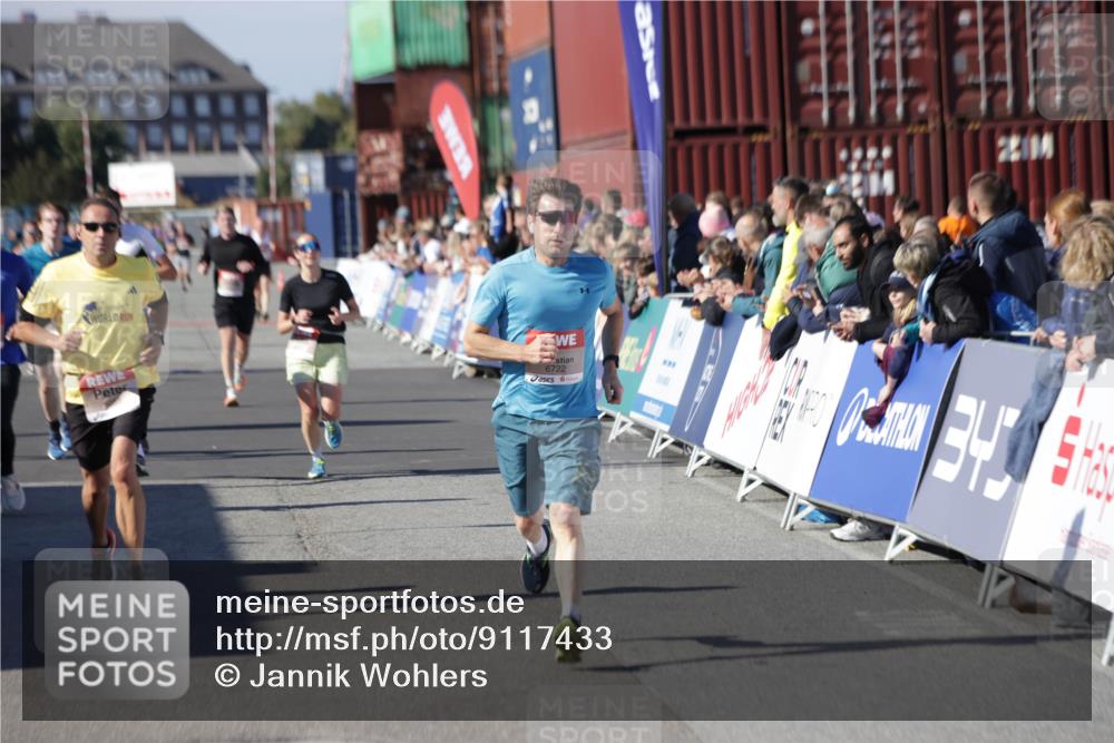 03.10.2025 - Köhlbrandbrückenlauf Jannik Wohlers http://msf.ph/oto/9117433 03.10.2025 13:03:11 Ziel 4085, 4208, 4294, 4856, 5048, 6279, 6612, 6655, 6722, 6770, 6784 meine-sportfotos.de