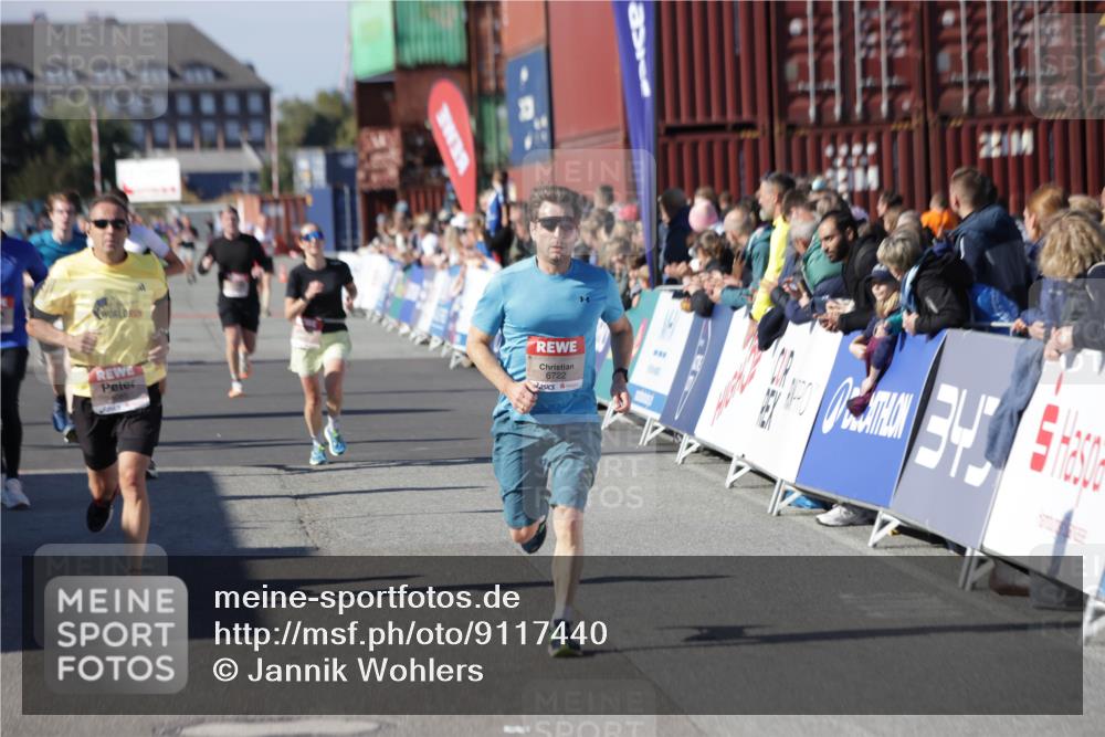 03.10.2025 - Köhlbrandbrückenlauf Jannik Wohlers http://msf.ph/oto/9117440 03.10.2025 13:03:11 Ziel 4085, 4208, 4294, 4856, 5048, 6279, 6612, 6655, 6722, 6770, 6784 meine-sportfotos.de