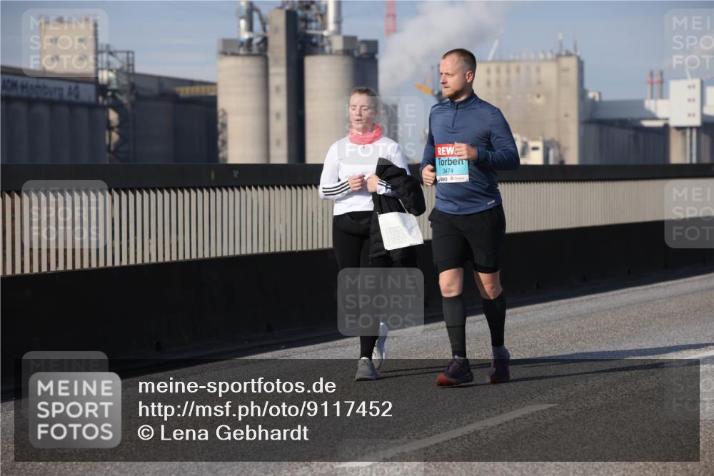 03.10.2025 - Köhlbrandbrückenlauf Lena Gebhardt http://msf.ph/oto/9117452 03.10.2025 10:22:50 Position 2 3474 meine-sportfotos.de