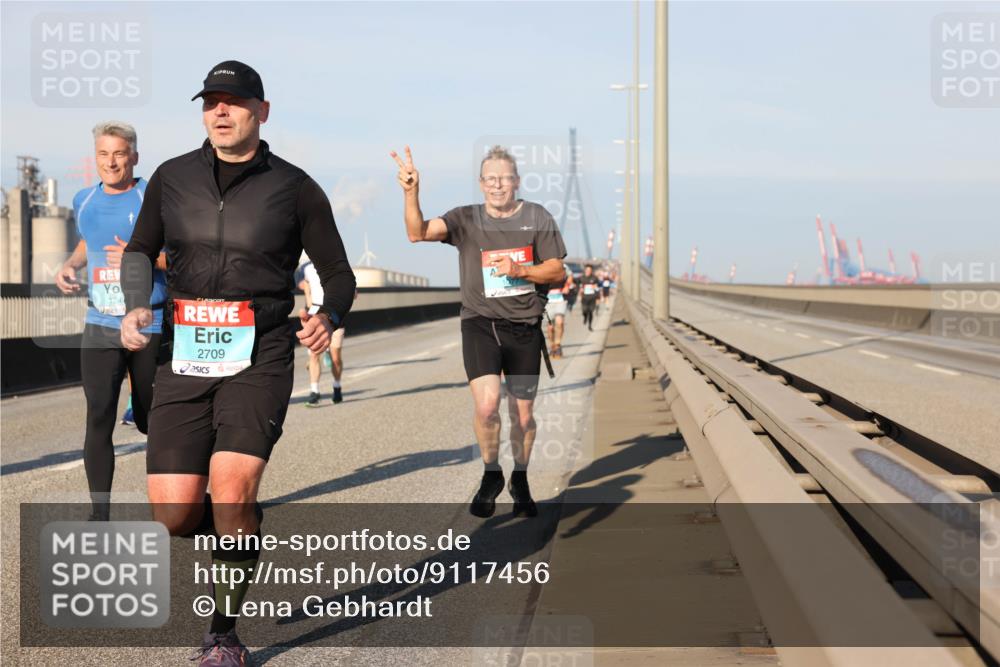 03.10.2025 - Köhlbrandbrückenlauf Lena Gebhardt http://msf.ph/oto/9117456 03.10.2025 09:44:27 Position 2 1247, 2709 meine-sportfotos.de