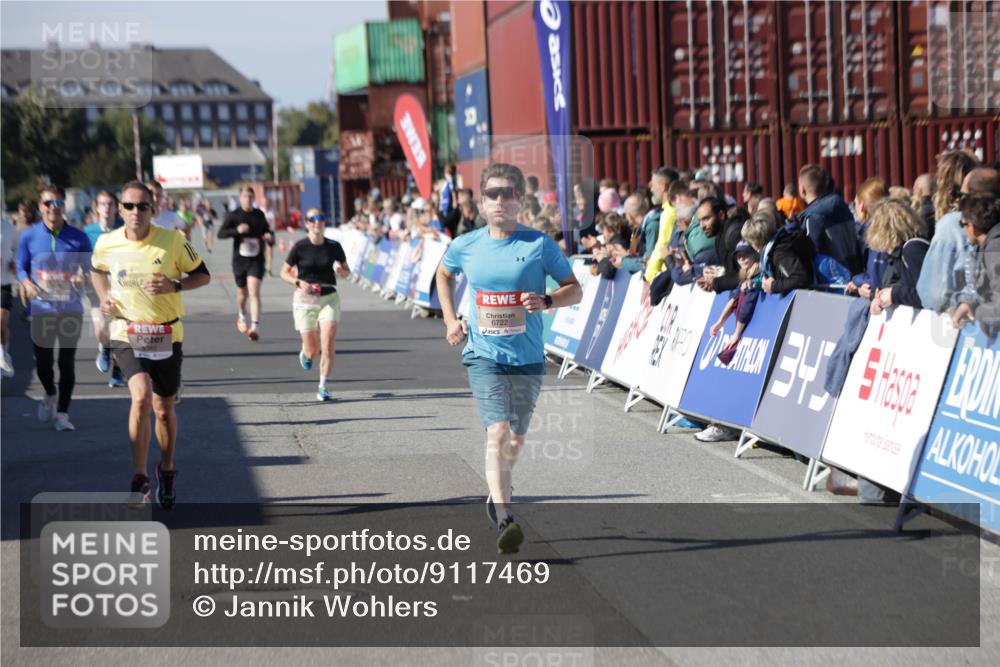 03.10.2025 - Köhlbrandbrückenlauf Jannik Wohlers http://msf.ph/oto/9117469 03.10.2025 13:03:11 Ziel 4085, 4208, 4294, 4856, 5048, 6279, 6612, 6655, 6722, 6770, 6784 meine-sportfotos.de