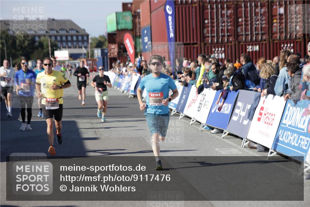 03.10.2025 - Köhlbrandbrückenlauf Jannik Wohlers http://msf.ph/oto/9117476 03.10.2025 13:03:11 Ziel 4085, 4208, 4294, 4856, 5048, 6279, 6612, 6655, 6722, 6770, 6784 meine-sportfotos.de