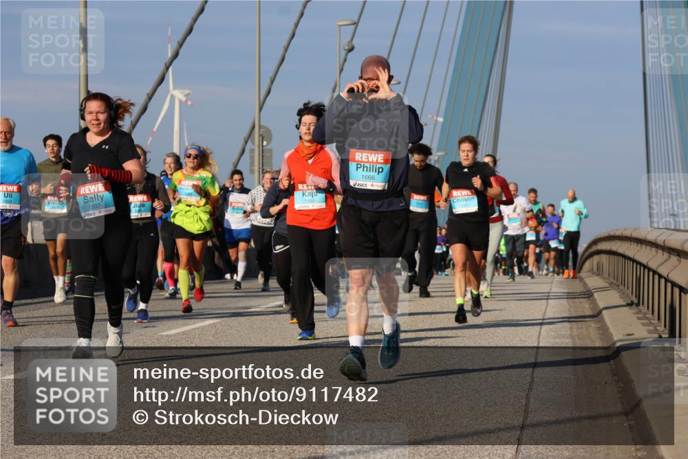 03.10.2025 - Köhlbrandbrückenlauf Strokosch-Dieckow http://msf.ph/oto/9117482 03.10.2025 09:51:07 Position 2 1809, 1807, 18214, 1480, 1666 meine-sportfotos.de