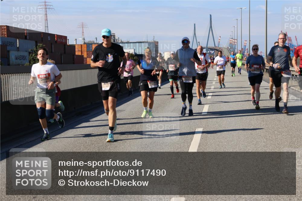 03.10.2025 - Köhlbrandbrückenlauf Strokosch-Dieckow http://msf.ph/oto/9117490 03.10.2025 12:52:59 Position 3 4357 meine-sportfotos.de