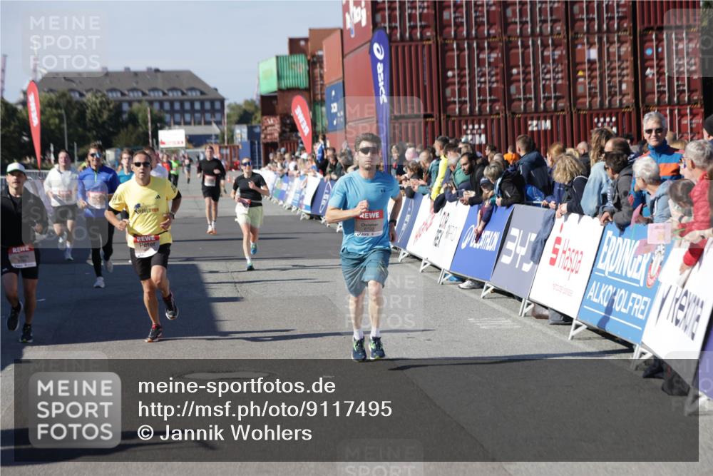 03.10.2025 - Köhlbrandbrückenlauf Jannik Wohlers http://msf.ph/oto/9117495 03.10.2025 13:03:11 Ziel 4085, 4208, 4294, 4856, 5048, 6279, 6612, 6655, 6722, 6770, 6784 meine-sportfotos.de