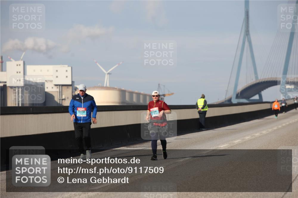 03.10.2025 - Köhlbrandbrückenlauf Lena Gebhardt http://msf.ph/oto/9117509 03.10.2025 10:22:59 Position 2  meine-sportfotos.de