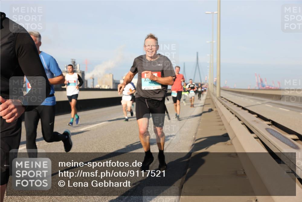 03.10.2025 - Köhlbrandbrückenlauf Lena Gebhardt http://msf.ph/oto/9117521 03.10.2025 09:44:28 Position 2 1077 meine-sportfotos.de