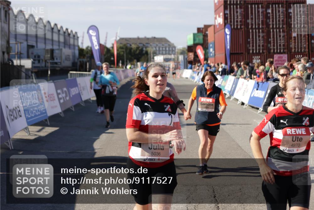 03.10.2025 - Köhlbrandbrückenlauf Jannik Wohlers http://msf.ph/oto/9117527 03.10.2025 13:33:58 Ziel 4919, 4970, 5036, 5077, 5300, 6246, 6420, 6421 meine-sportfotos.de