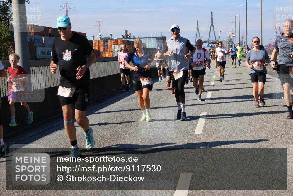 03.10.2025 - Köhlbrandbrückenlauf Strokosch-Dieckow http://msf.ph/oto/9117530 03.10.2025 12:53:00 Position 3 4357, 5994, 4417 meine-sportfotos.de