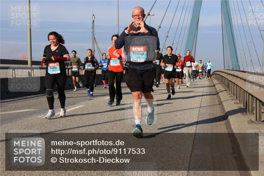 03.10.2025 - Köhlbrandbrückenlauf Strokosch-Dieckow http://msf.ph/oto/9117533 03.10.2025 09:51:10 Position 2 1807, 1480, 1666 meine-sportfotos.de