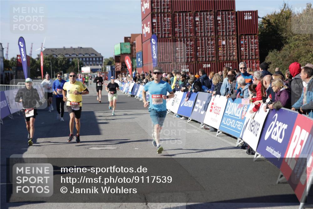 03.10.2025 - Köhlbrandbrückenlauf Jannik Wohlers http://msf.ph/oto/9117539 03.10.2025 13:03:12 Ziel 4085, 4208, 4856, 5048, 6279, 6612, 6655, 6722, 6784 meine-sportfotos.de