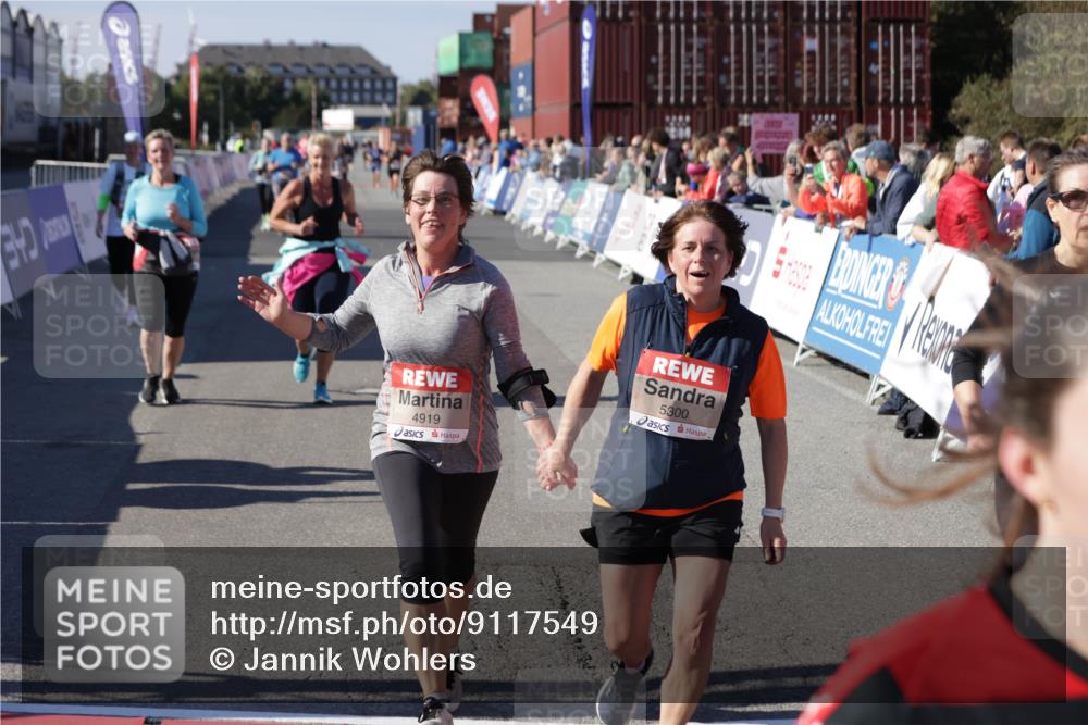 03.10.2025 - Köhlbrandbrückenlauf Jannik Wohlers http://msf.ph/oto/9117549 03.10.2025 13:33:59 Ziel 4919, 4970, 5036, 5300, 6246, 6420, 6421 meine-sportfotos.de