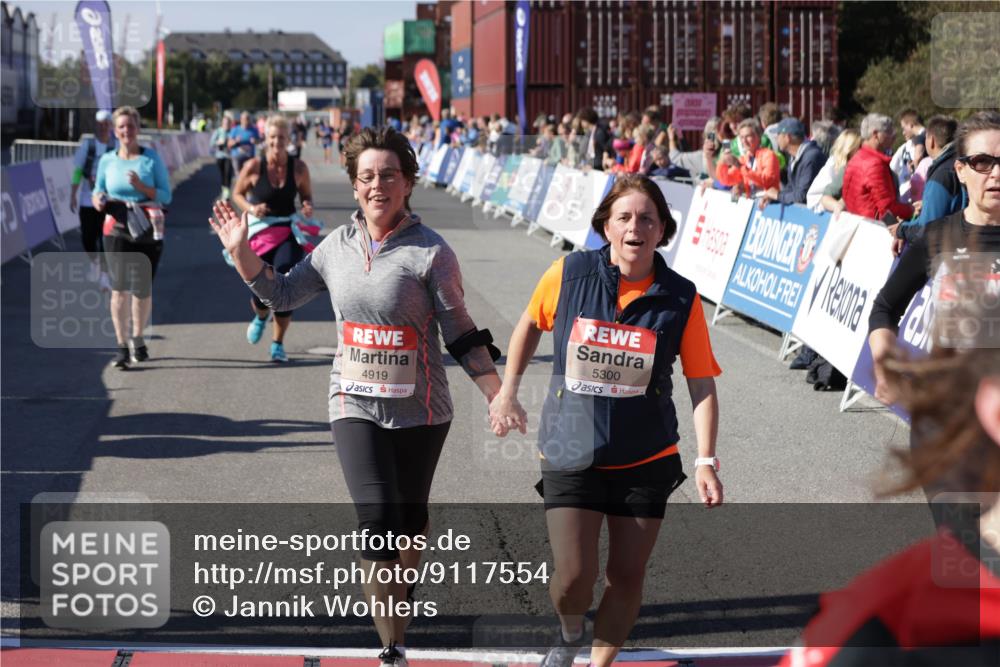 03.10.2025 - Köhlbrandbrückenlauf Jannik Wohlers http://msf.ph/oto/9117554 03.10.2025 13:33:59 Ziel 4919, 4970, 5036, 5300, 6246, 6420, 6421 meine-sportfotos.de