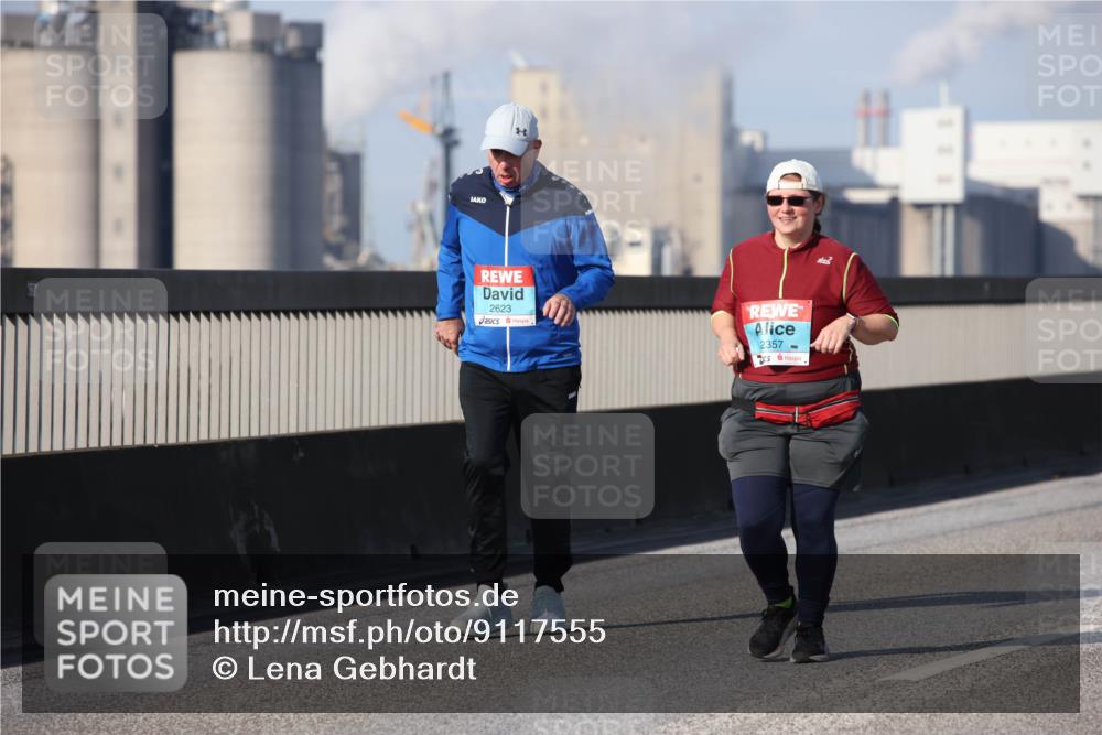 03.10.2025 - Köhlbrandbrückenlauf Lena Gebhardt http://msf.ph/oto/9117555 03.10.2025 10:23:08 Position 2 2623, 2357 meine-sportfotos.de