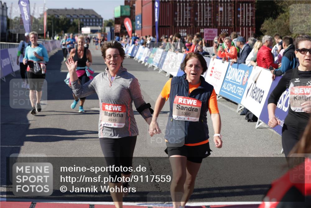 03.10.2025 - Köhlbrandbrückenlauf Jannik Wohlers http://msf.ph/oto/9117559 03.10.2025 13:33:59 Ziel 4919, 4970, 5036, 5300, 6246, 6420, 6421 meine-sportfotos.de