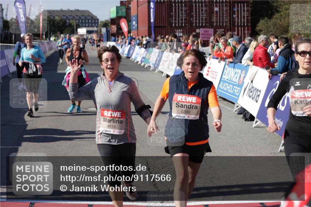 03.10.2025 - Köhlbrandbrückenlauf Jannik Wohlers http://msf.ph/oto/9117566 03.10.2025 13:34:00 Ziel 4438, 4919, 4970, 5036, 5300, 6246, 6420, 6421 meine-sportfotos.de