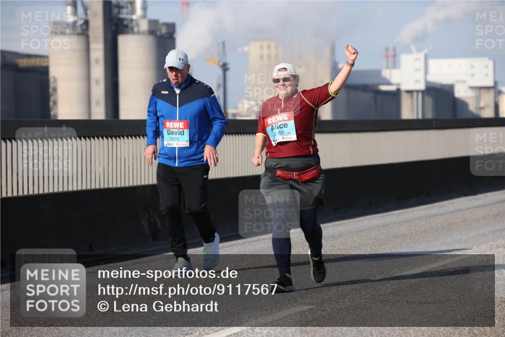 03.10.2025 - Köhlbrandbrückenlauf Lena Gebhardt http://msf.ph/oto/9117567 03.10.2025 10:23:09 Position 2 2623, 2357 meine-sportfotos.de