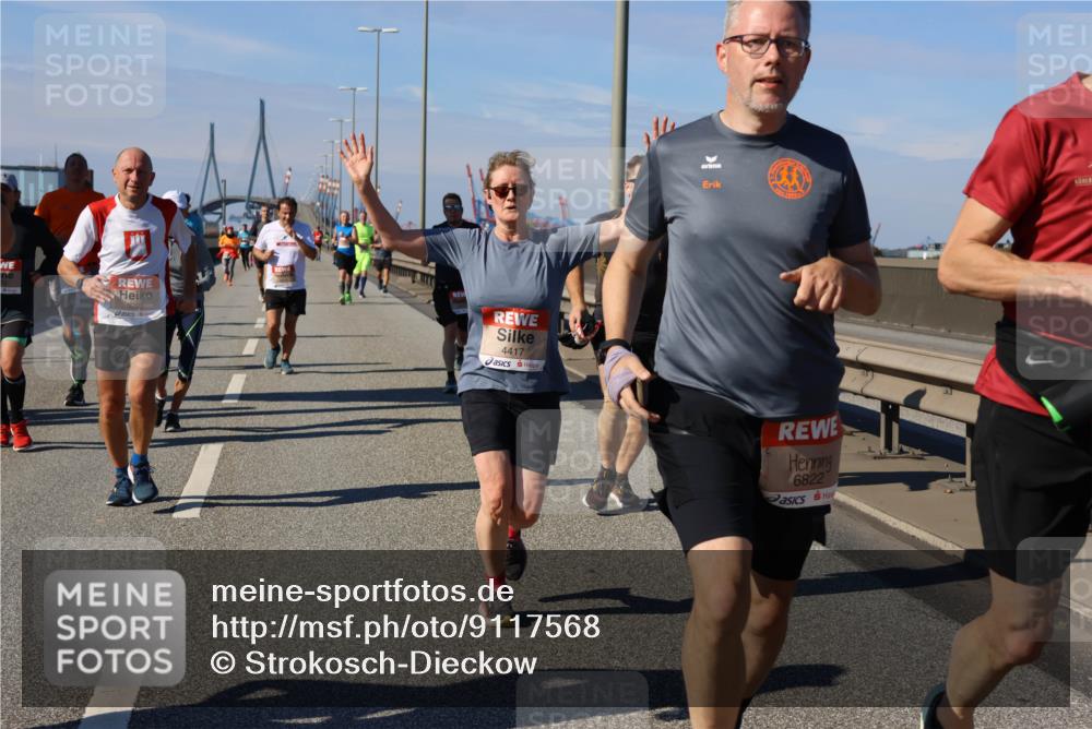 03.10.2025 - Köhlbrandbrückenlauf Strokosch-Dieckow http://msf.ph/oto/9117568 03.10.2025 12:53:02 Position 3 4417, 1985, 6822 meine-sportfotos.de