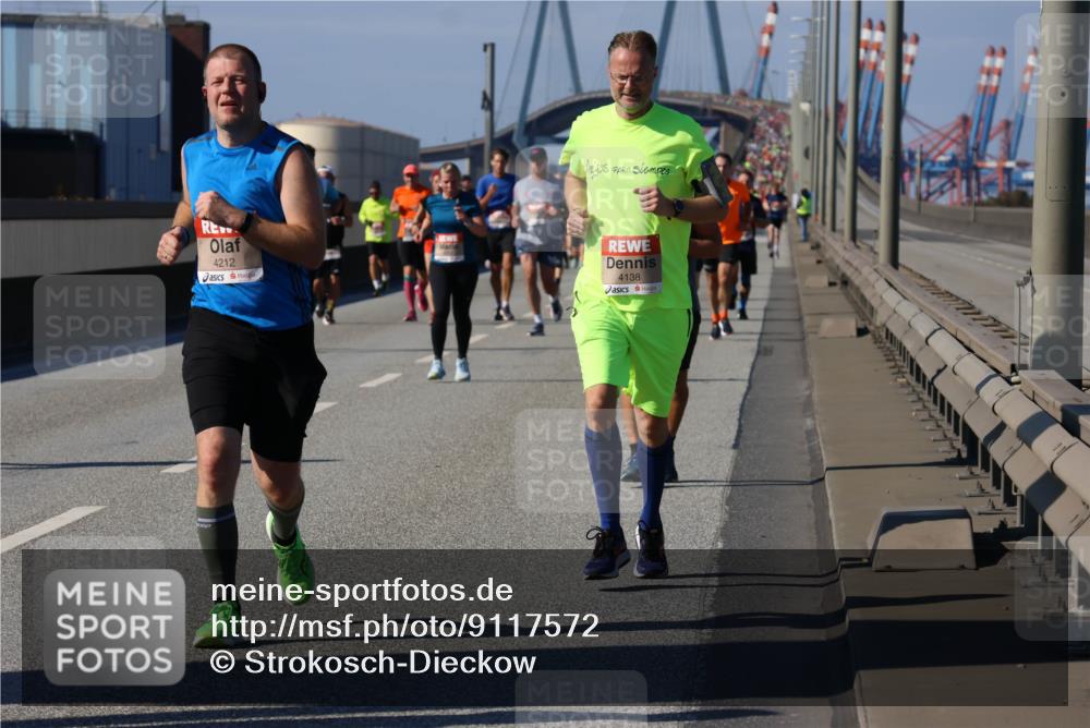 03.10.2025 - Köhlbrandbrückenlauf Strokosch-Dieckow http://msf.ph/oto/9117572 03.10.2025 12:53:09 Position 3 4212, 4138 meine-sportfotos.de