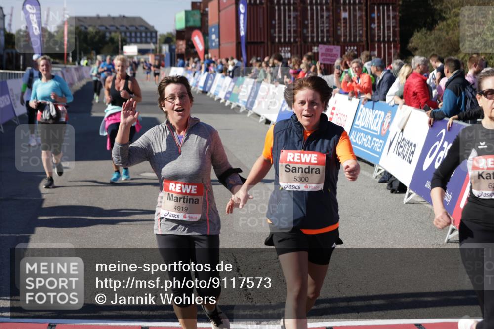 03.10.2025 - Köhlbrandbrückenlauf Jannik Wohlers http://msf.ph/oto/9117573 03.10.2025 13:34:00 Ziel 4438, 4919, 4970, 5036, 5300, 6246, 6420, 6421 meine-sportfotos.de