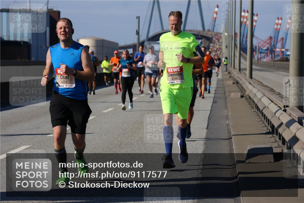 03.10.2025 - Köhlbrandbrückenlauf Strokosch-Dieckow http://msf.ph/oto/9117577 03.10.2025 12:53:09 Position 3 11, 4212, 4138 meine-sportfotos.de