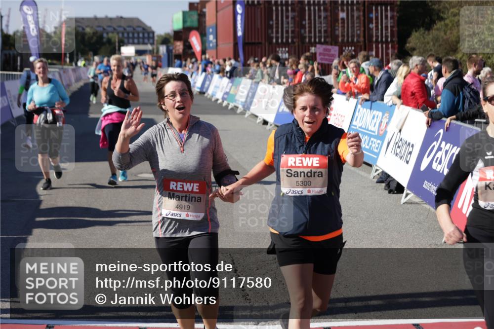 03.10.2025 - Köhlbrandbrückenlauf Jannik Wohlers http://msf.ph/oto/9117580 03.10.2025 13:34:00 Ziel 4438, 4919, 4970, 5036, 5300, 6246, 6420, 6421 meine-sportfotos.de