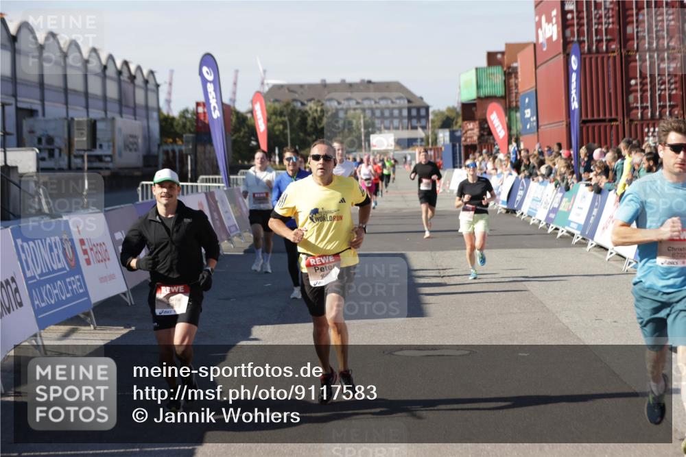 03.10.2025 - Köhlbrandbrückenlauf Jannik Wohlers http://msf.ph/oto/9117583 03.10.2025 13:03:13 Ziel 4085, 4208, 4856, 5048, 6279, 6612, 6722, 6784 meine-sportfotos.de