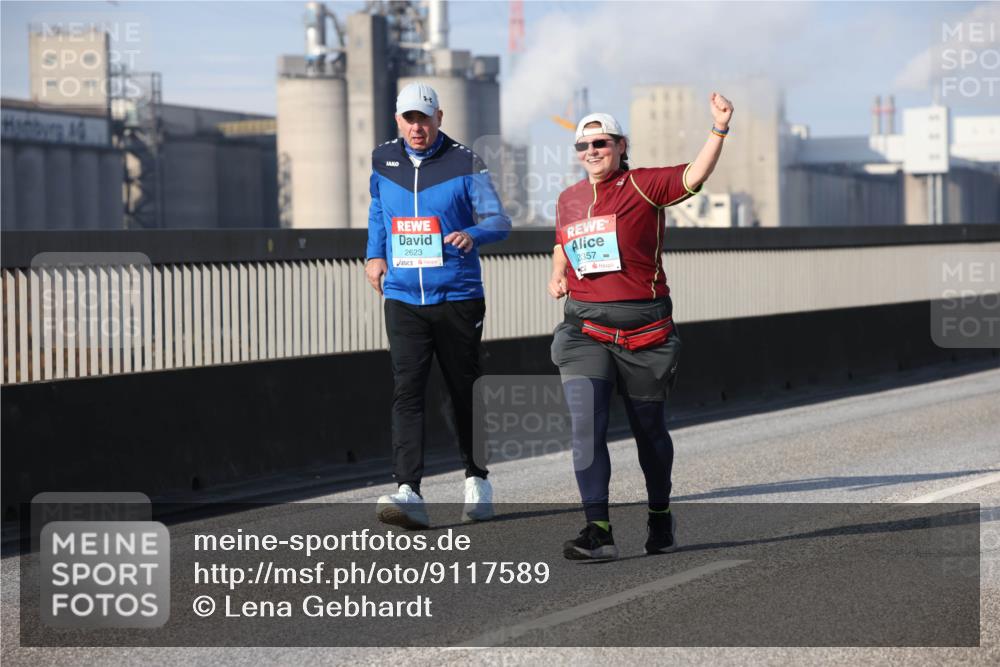 03.10.2025 - Köhlbrandbrückenlauf Lena Gebhardt http://msf.ph/oto/9117589 03.10.2025 10:23:10 Position 2 2623, 2357 meine-sportfotos.de