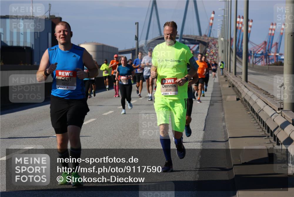 03.10.2025 - Köhlbrandbrückenlauf Strokosch-Dieckow http://msf.ph/oto/9117590 03.10.2025 12:53:09 Position 3 4212, 4138 meine-sportfotos.de