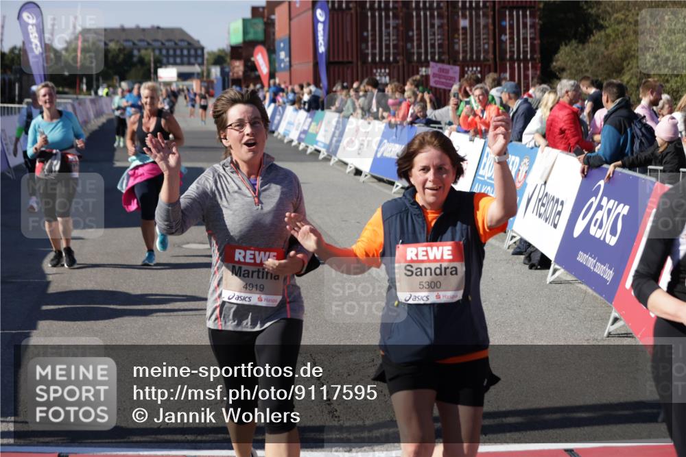 03.10.2025 - Köhlbrandbrückenlauf Jannik Wohlers http://msf.ph/oto/9117595 03.10.2025 13:34:00 Ziel 4438, 4919, 4970, 5036, 5300, 6246, 6420, 6421 meine-sportfotos.de