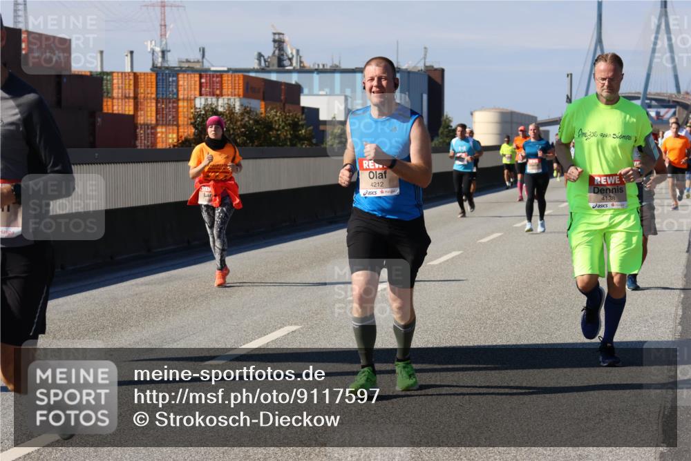 03.10.2025 - Köhlbrandbrückenlauf Strokosch-Dieckow http://msf.ph/oto/9117597 03.10.2025 12:53:10 Position 3 4212, 4138 meine-sportfotos.de