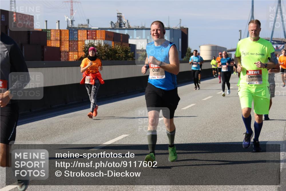 03.10.2025 - Köhlbrandbrückenlauf Strokosch-Dieckow http://msf.ph/oto/9117602 03.10.2025 12:53:10 Position 3 4212, 4138 meine-sportfotos.de