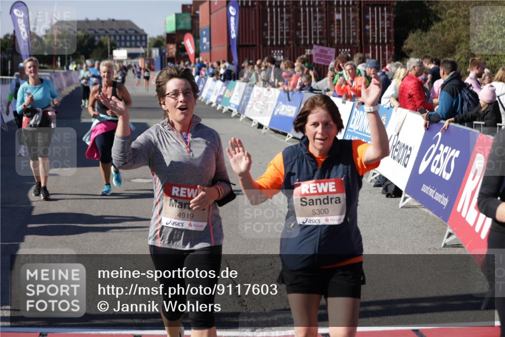03.10.2025 - Köhlbrandbrückenlauf Jannik Wohlers http://msf.ph/oto/9117603 03.10.2025 13:34:00 Ziel 4438, 4919, 4970, 5036, 5300, 6246, 6420, 6421 meine-sportfotos.de