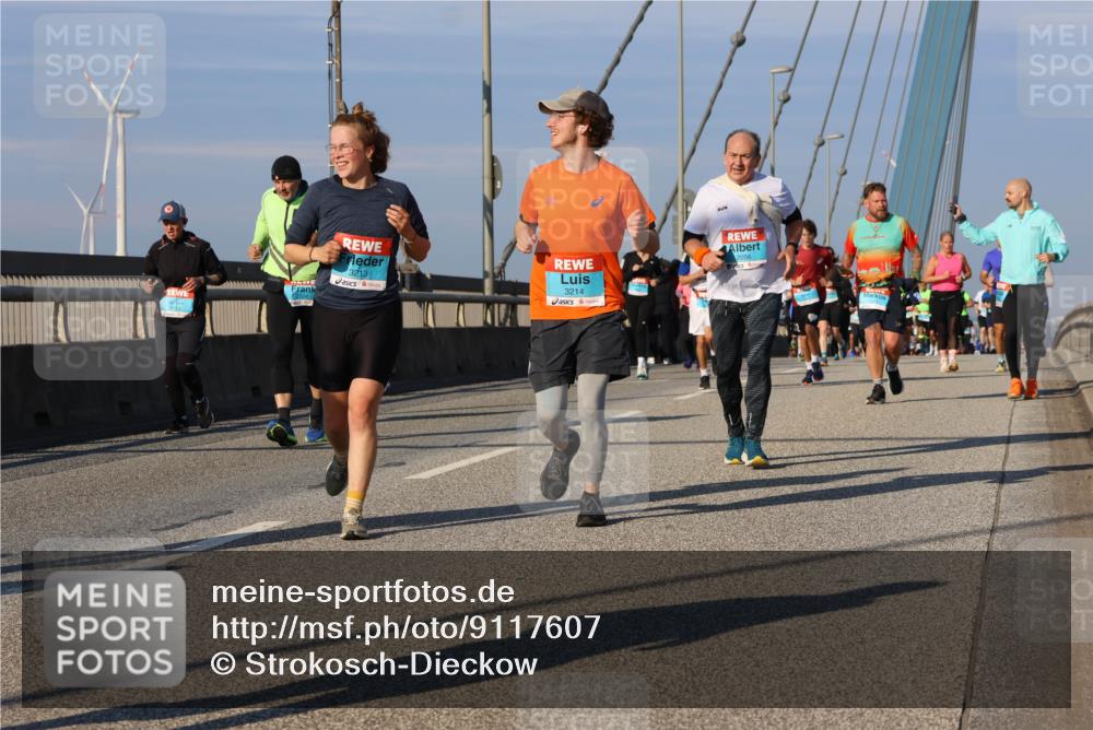 03.10.2025 - Köhlbrandbrückenlauf Strokosch-Dieckow http://msf.ph/oto/9117607 03.10.2025 09:51:18 Position 2 3761, 3213, 3214, 2056 meine-sportfotos.de