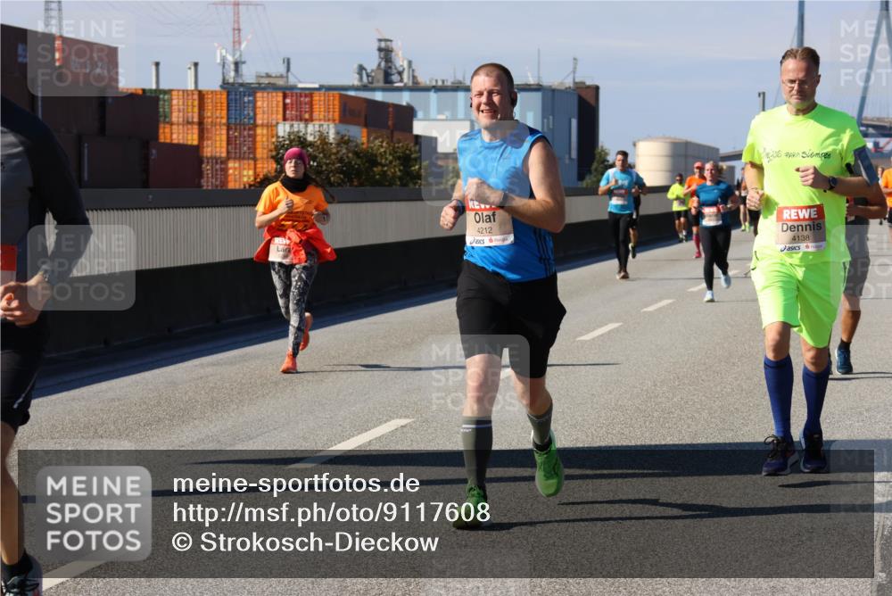 03.10.2025 - Köhlbrandbrückenlauf Strokosch-Dieckow http://msf.ph/oto/9117608 03.10.2025 12:53:10 Position 3 4212, 4138 meine-sportfotos.de