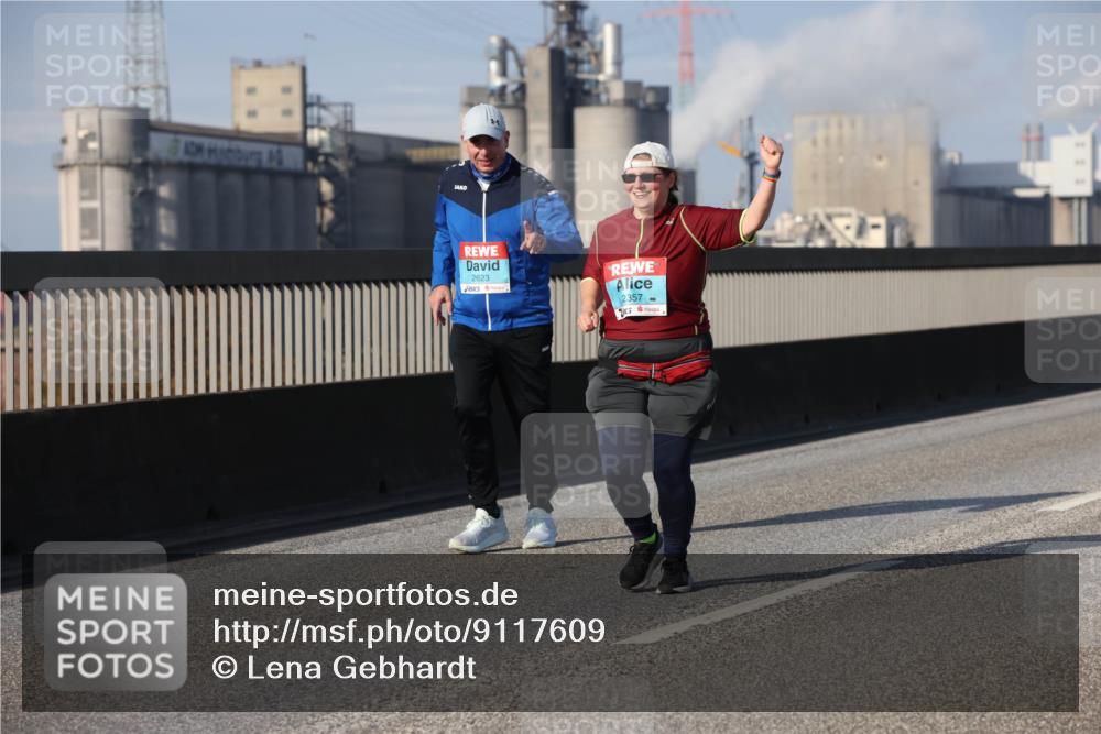 03.10.2025 - Köhlbrandbrückenlauf Lena Gebhardt http://msf.ph/oto/9117609 03.10.2025 10:23:11 Position 2 2623, 2357 meine-sportfotos.de