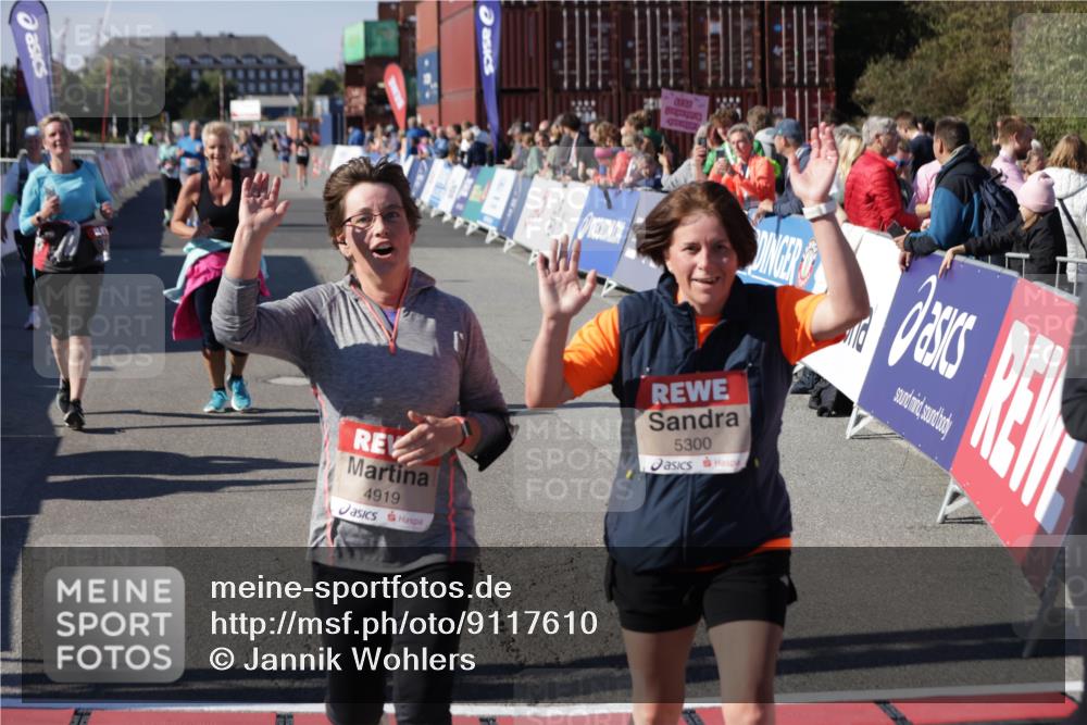 03.10.2025 - Köhlbrandbrückenlauf Jannik Wohlers http://msf.ph/oto/9117610 03.10.2025 13:34:00 Ziel 4438, 4919, 4970, 5036, 5300, 6246, 6420, 6421 meine-sportfotos.de
