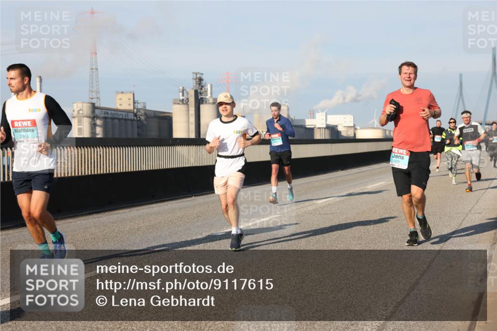 03.10.2025 - Köhlbrandbrückenlauf Lena Gebhardt http://msf.ph/oto/9117615 03.10.2025 09:44:29 Position 2 3343, 1231 meine-sportfotos.de
