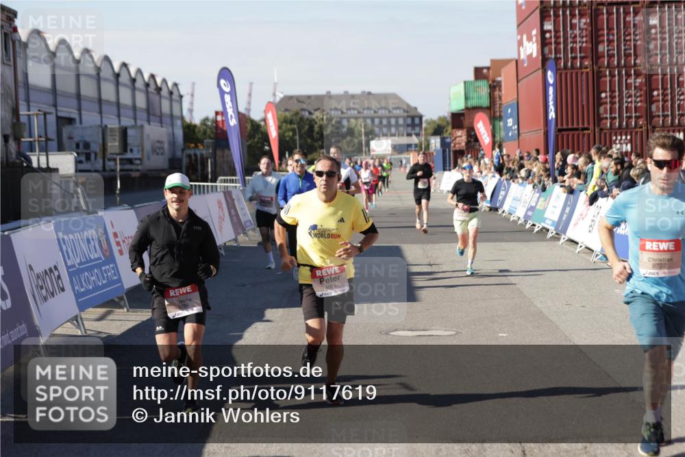 03.10.2025 - Köhlbrandbrückenlauf Jannik Wohlers http://msf.ph/oto/9117619 03.10.2025 13:03:13 Ziel 4085, 4208, 4856, 5048, 6279, 6612, 6722, 6784 meine-sportfotos.de