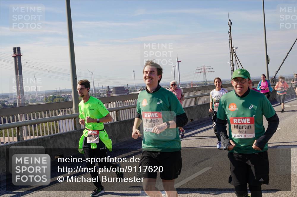03.10.2025 - Köhlbrandbrückenlauf Michael Burmester http://msf.ph/oto/9117620 03.10.2025 12:59:08 Position 2 6360, 5587, 5621 meine-sportfotos.de