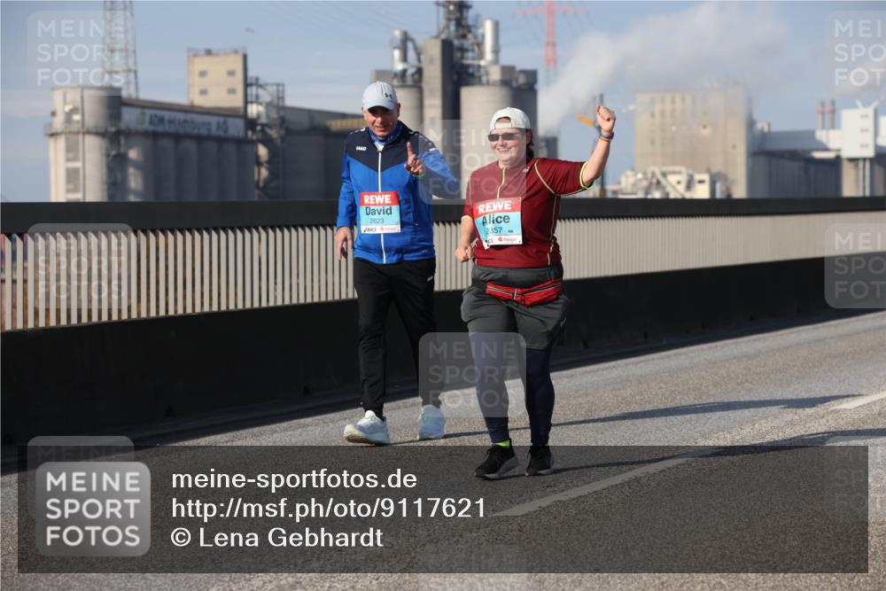 03.10.2025 - Köhlbrandbrückenlauf Lena Gebhardt http://msf.ph/oto/9117621 03.10.2025 10:23:11 Position 2 2623, 2357 meine-sportfotos.de